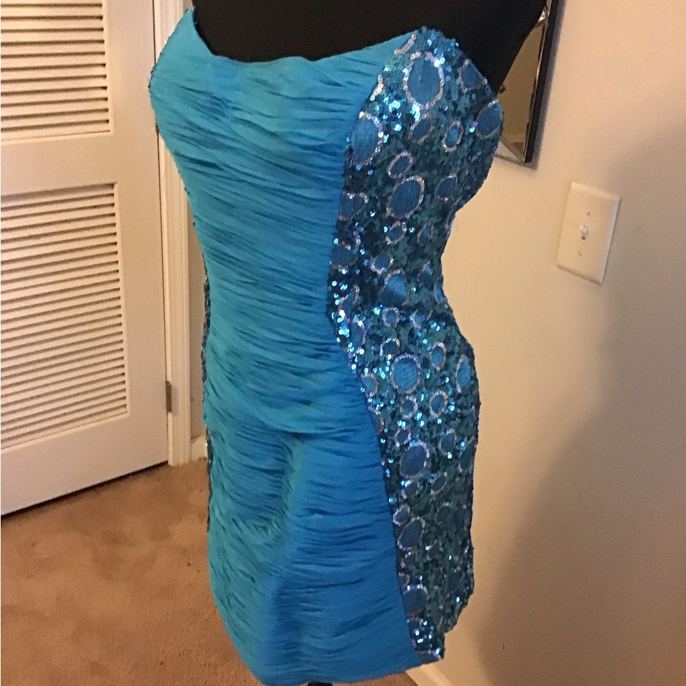 Blue short dress